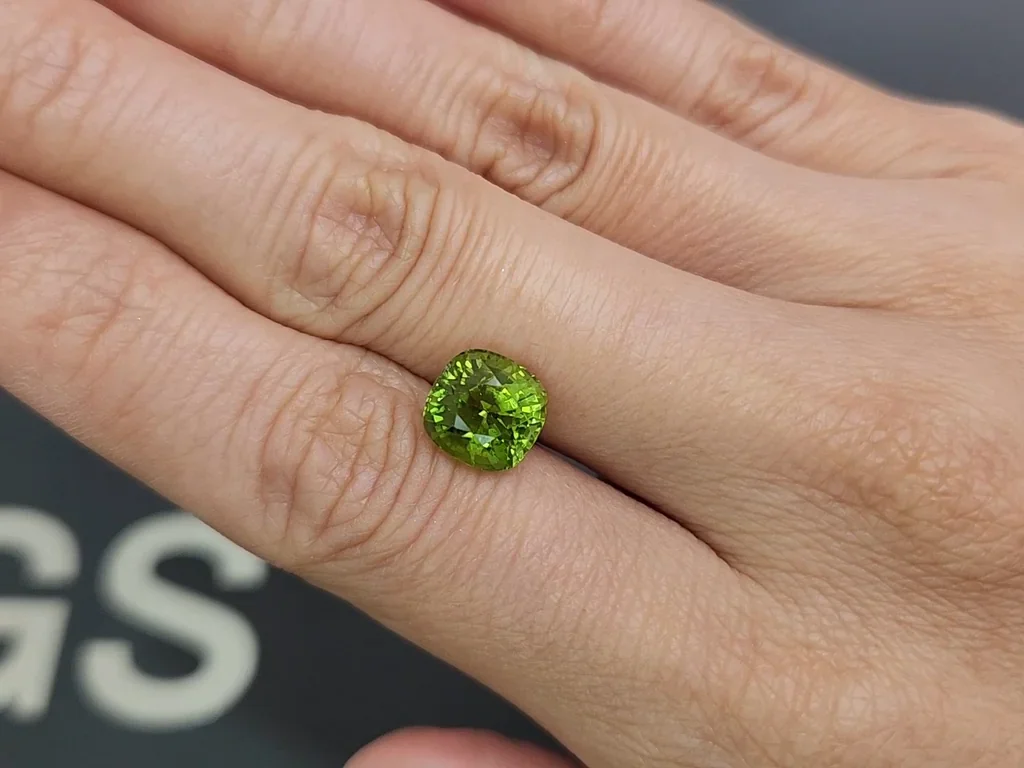 Peridot cushion cut  3.49 carats, Burma  Image №2