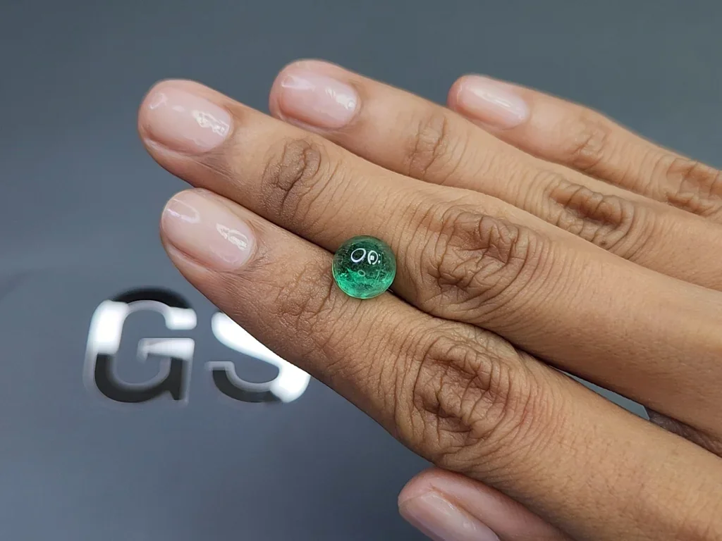 Emerald Intense Green cabochon cut 2.91 carats, Russia Image №2
