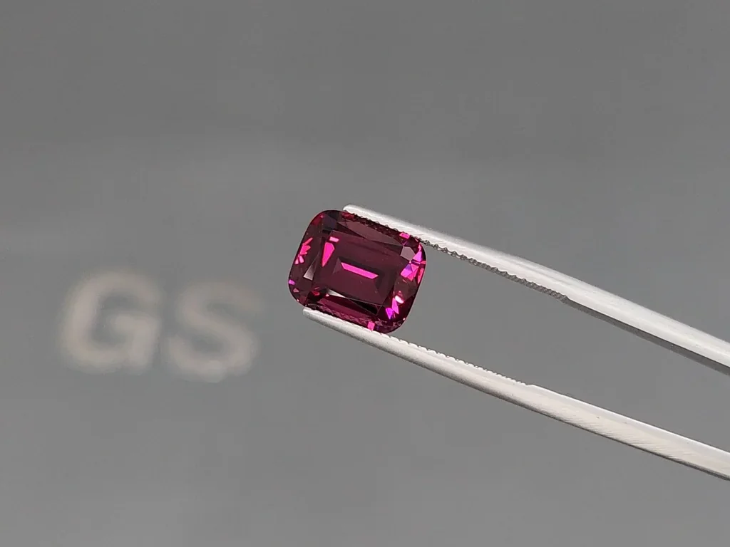 Rhodolite garnet cushion cut 6.68 carats, Tanzania  Image №3