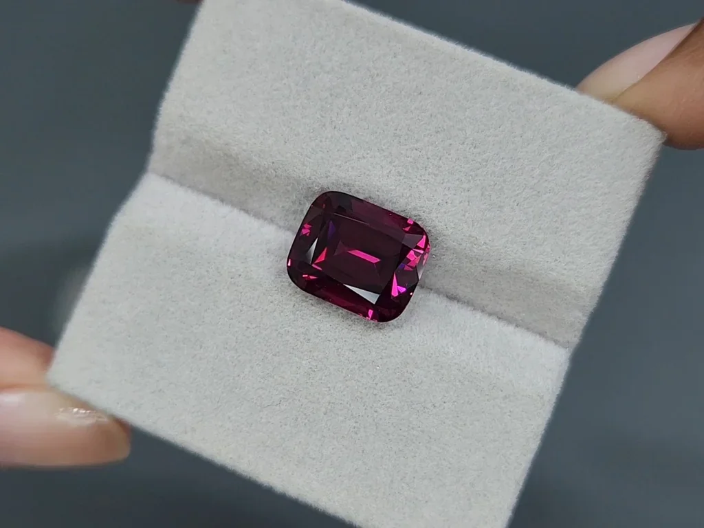 Rhodolite garnet cushion cut 6.68 carats, Tanzania  Image №4