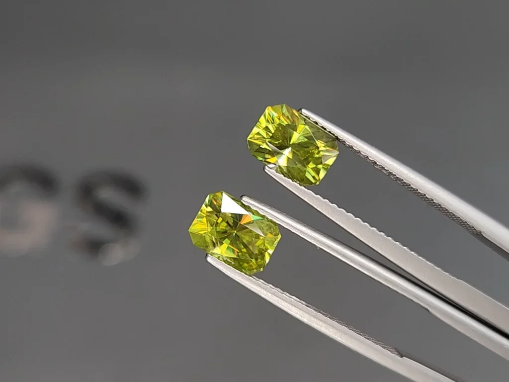 Pair of yellow green sphenes radiant cut 3.51 carats, Madagascar Image №3