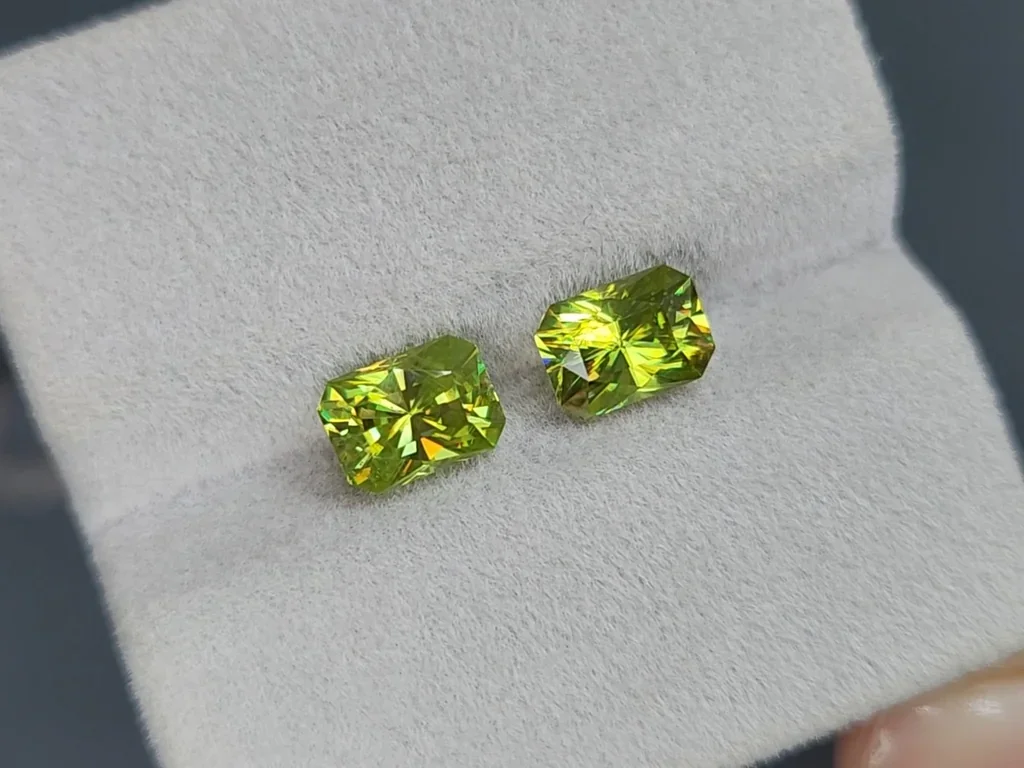 Pair of yellow green sphenes radiant cut 3.51 carats, Madagascar Image №4