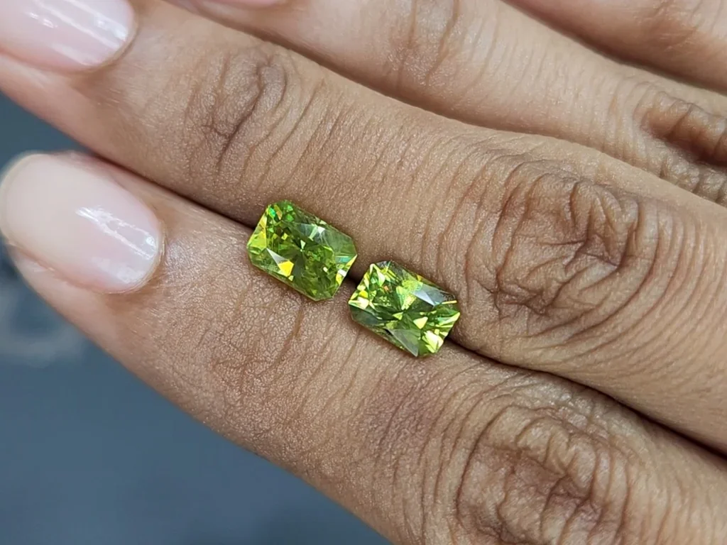 Pair of yellow green sphenes radiant cut 3.51 carats, Madagascar Image №2