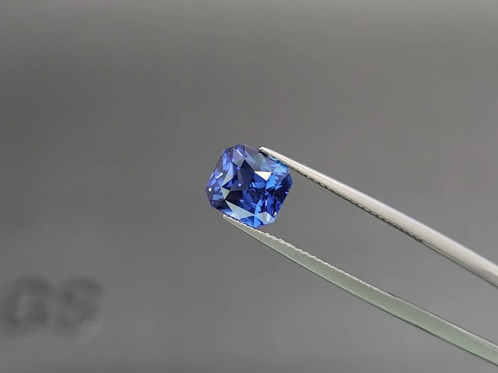 Intense Blue sapphire in radiant cut 3.53 carats, Sri Lanka Image №3