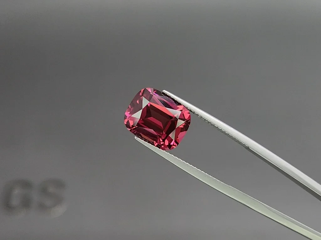 Garnet rhodolite cushion cut 7.62 carats,Tanzania Image №3