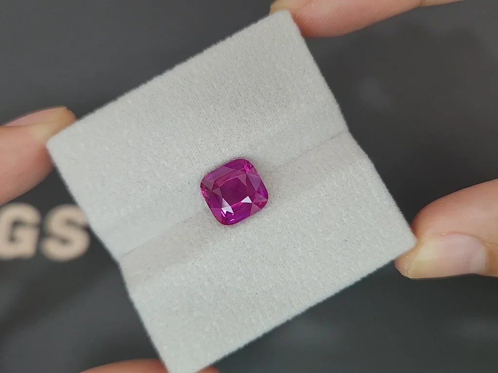 Sapphire Vivid Pink cushion cut  4.01 carats, Sri Lanka Image №4
