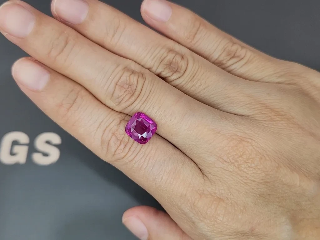 Sapphire Vivid Pink cushion cut  4.01 carats, Sri Lanka Image №2