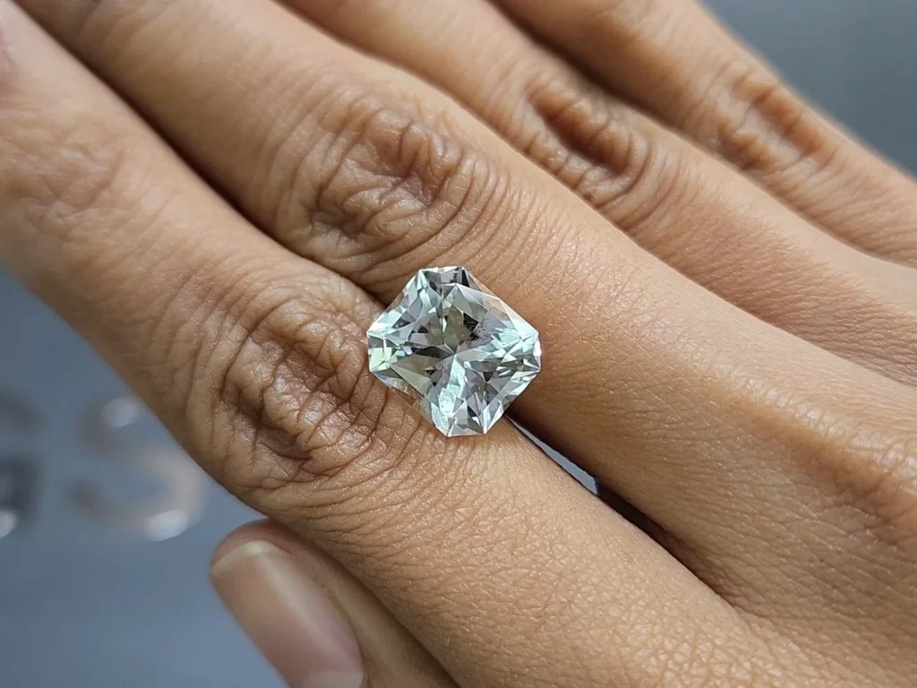 Kunzite light green radiant cut 6.27 carats, Pakistan Image №2