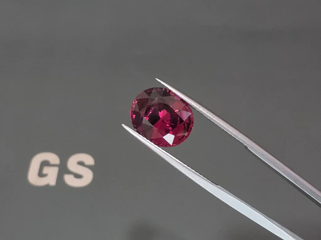 Purple garnet oval cut 6.25 carats, Africa Image №3