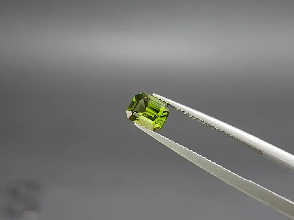 Green tourmaline octagon cut 0.86 carats, Tanzania Image №3