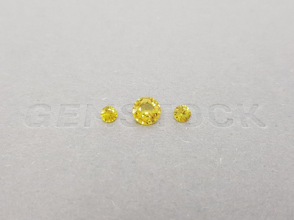 Set of three unheated greenish yellow sapphires 1.30 ct Image №2