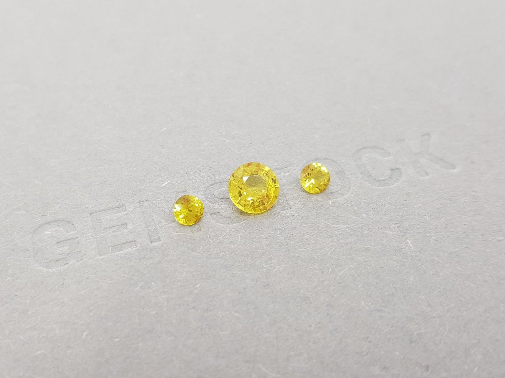 Set of three unheated greenish yellow sapphires 1.30 ct Image №3