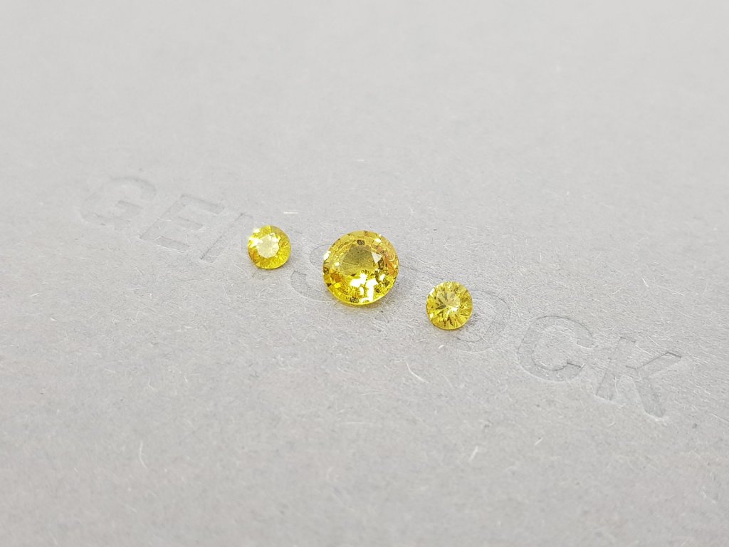 Set of three unheated greenish yellow sapphires 1.30 ct Image №4