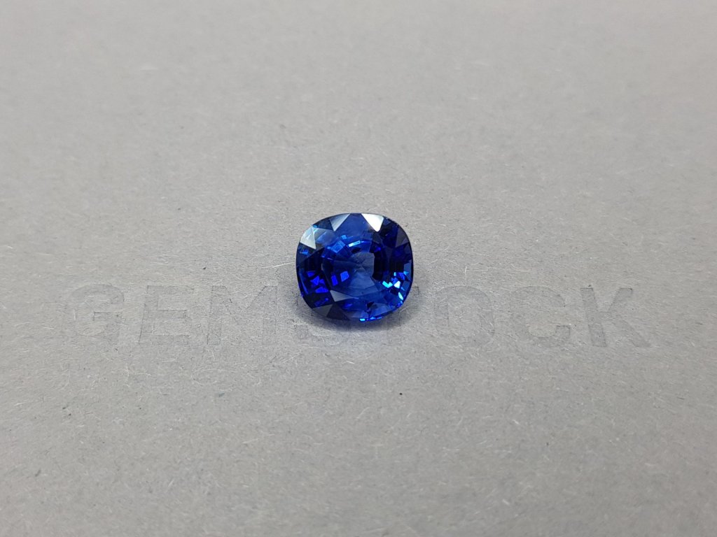 Intense blue sapphire from Sri Lanka 4.94 carats Image №2