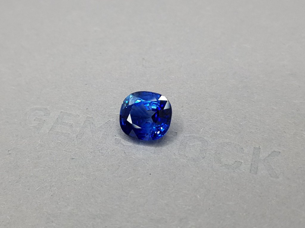 Intense blue sapphire from Sri Lanka 4.94 carats Image №4