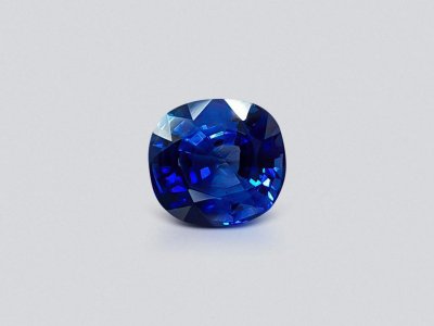 Intense blue sapphire from Sri Lanka 4.94 carats photo