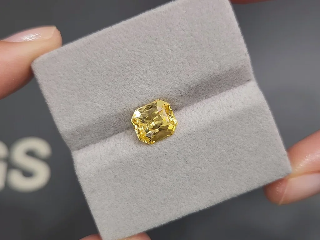 Untreated radiant cut yellow sapphire 3.13 carats, Sri Lanka Image №4