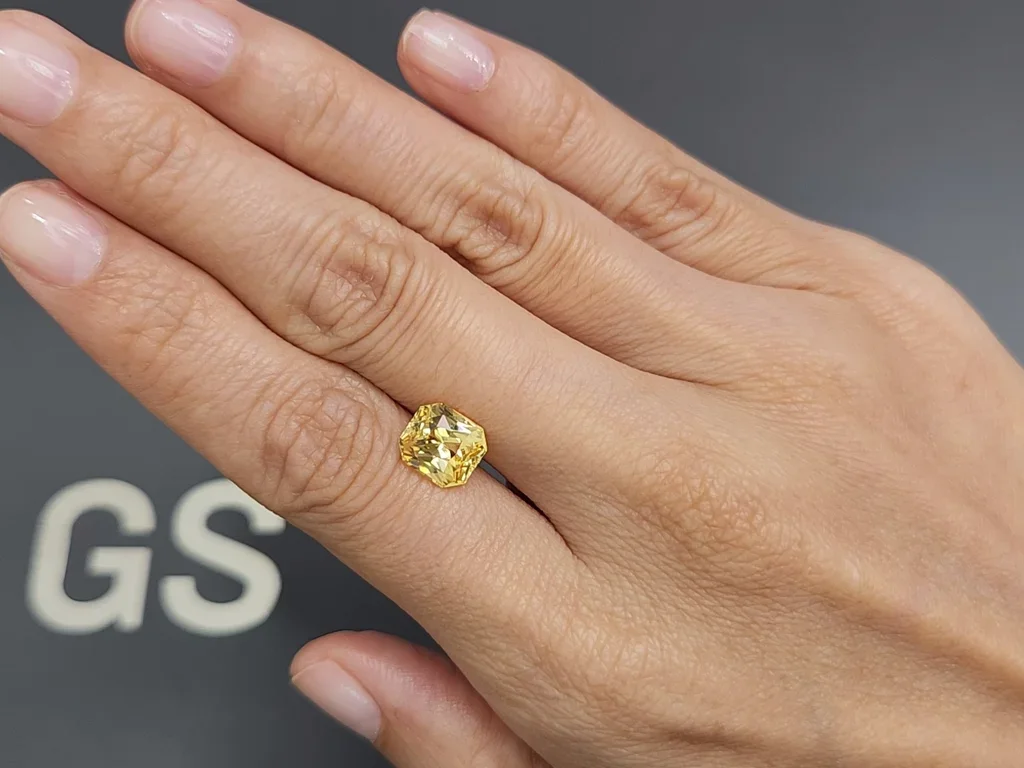 Untreated radiant cut yellow sapphire 3.13 carats, Sri Lanka Image №2