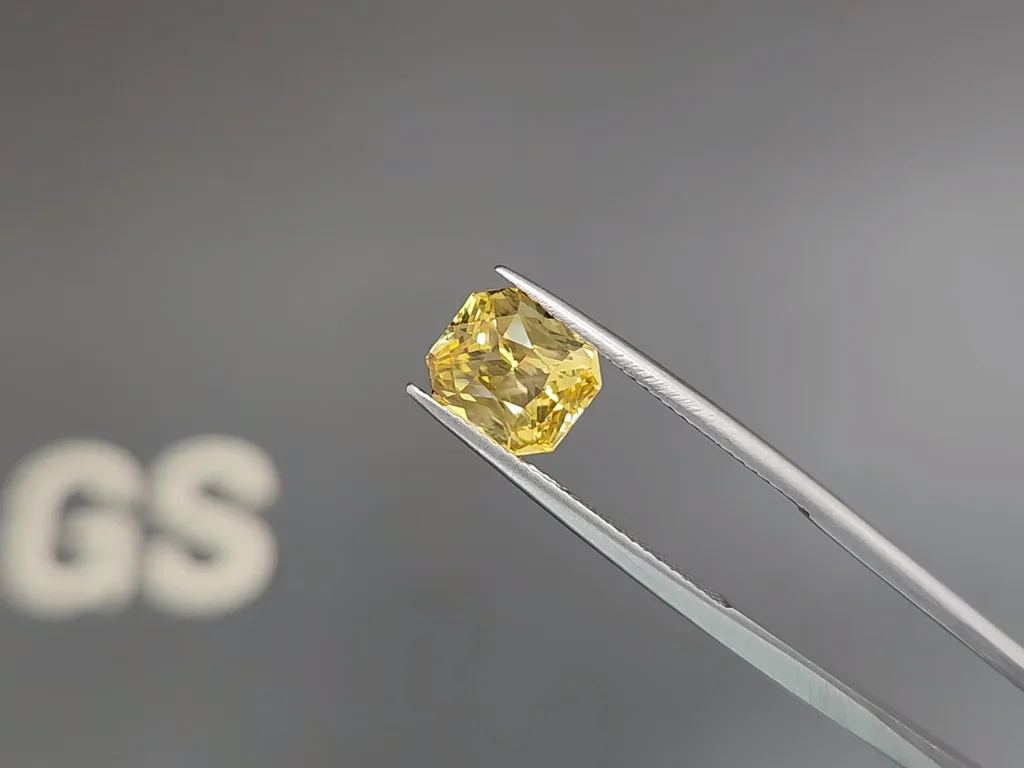 Untreated radiant cut yellow sapphire 3.13 carats, Sri Lanka Image №3