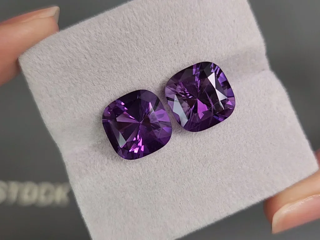 Pair of cushion-cut amethysts 9.96 carats, Brazil  Image №4