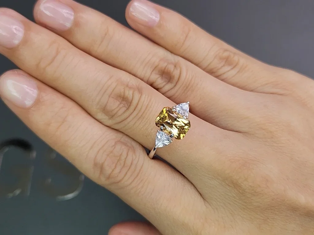 Golden topaz Imperial 2.37 carats in radiant cut, Brazil  Image №5