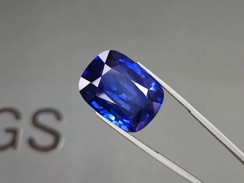 Large Royal blue sapphire in cushion cut 38.90 carats, Sri Lanka Image №3