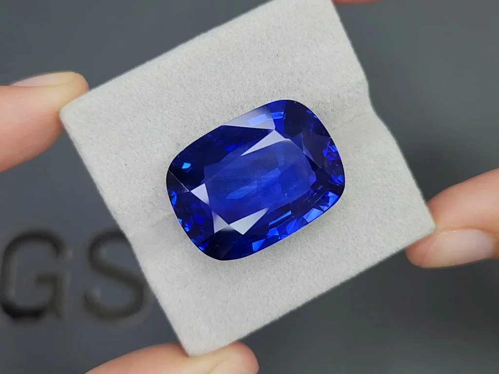 Large Royal blue sapphire in cushion cut 38.90 carats, Sri Lanka Image №4