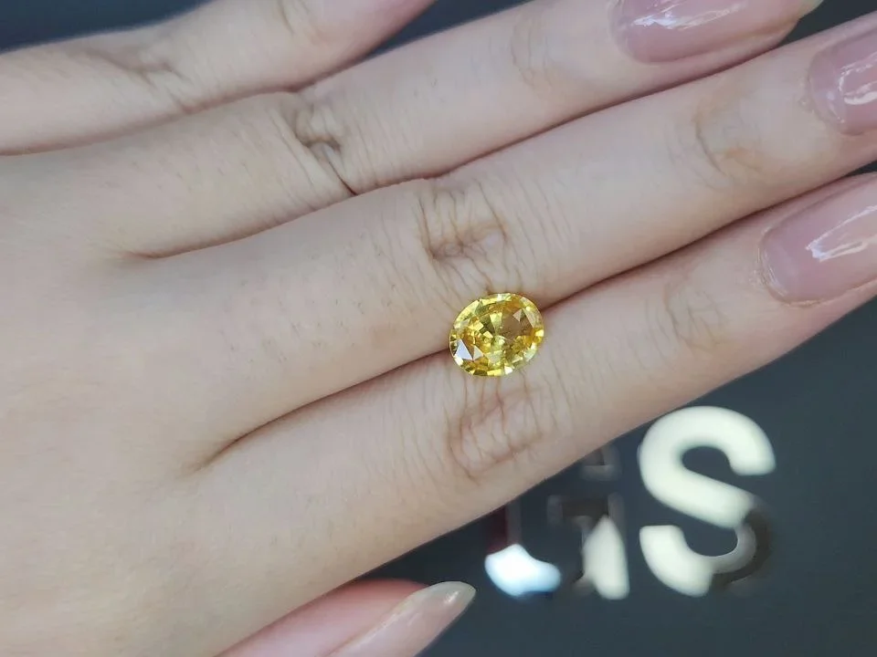 Vivid yellow sapphire in oval cut 2.16 carats, Sri Lanka  Image №2