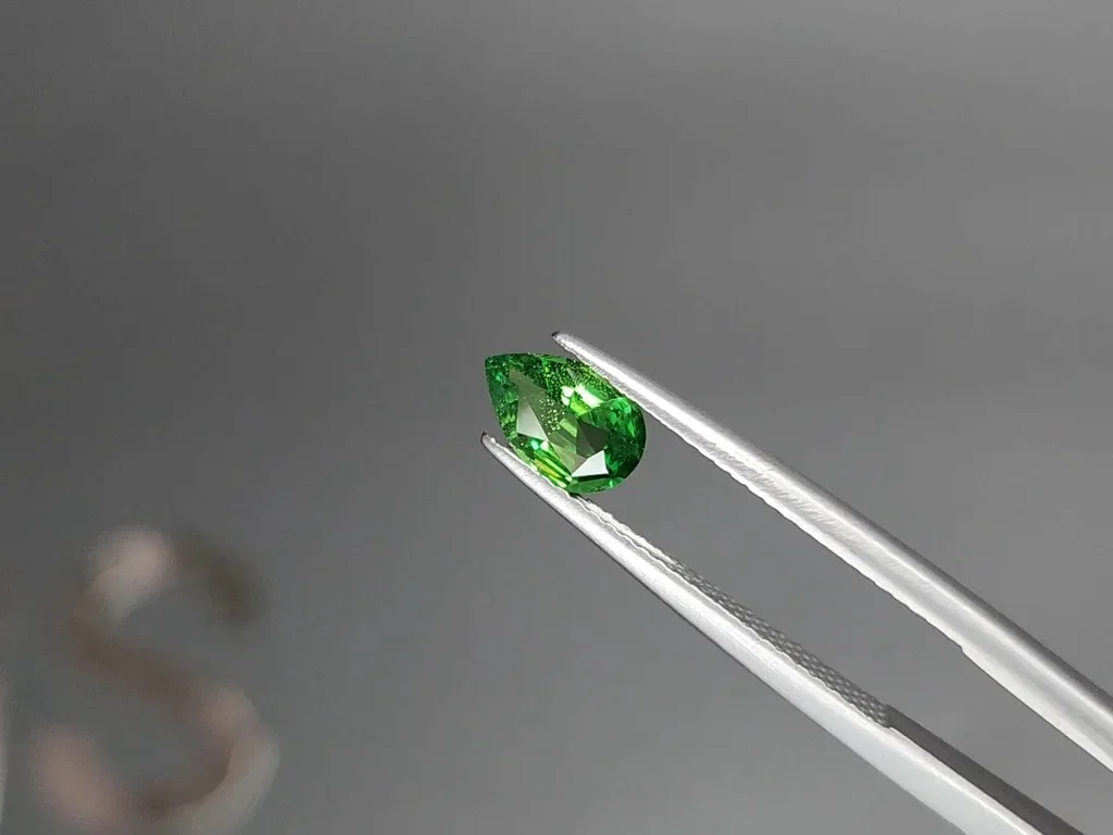 Pear cut intense green tsavorite garnet 0.81 carats, Tanzania  Image №3