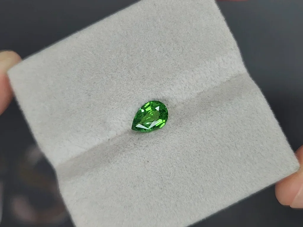 Pear cut intense green tsavorite garnet 0.81 carats, Tanzania  Image №4
