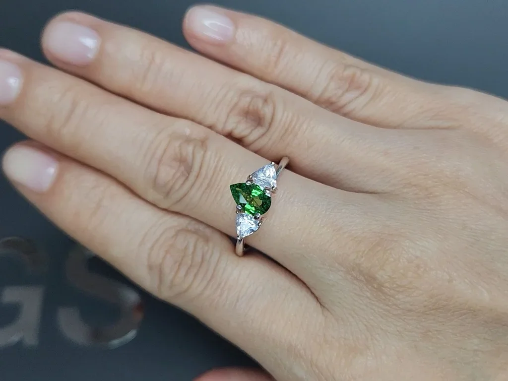 Pear cut intense green tsavorite garnet 0.81 carats, Tanzania  Image №5
