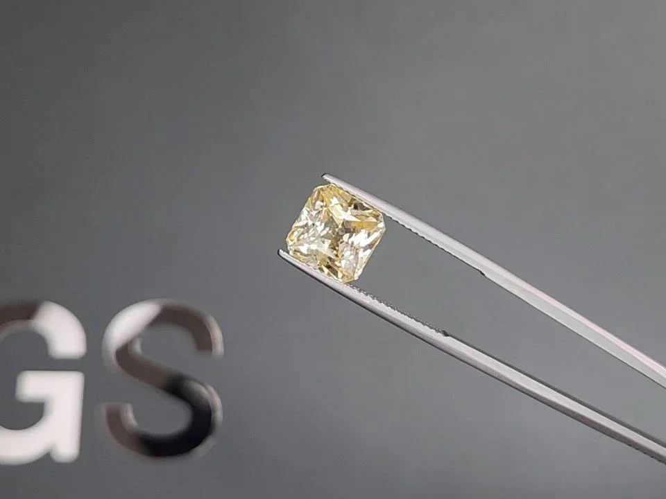Unheated Pastel Yellow sapphire in cut radiant 5.08 carats, Sri Lanka Image №3