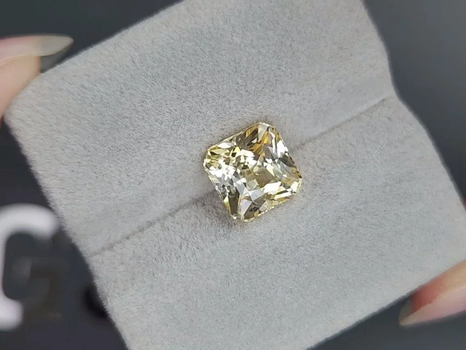 Unheated Pastel Yellow sapphire in cut radiant 5.08 carats, Sri Lanka Image №4