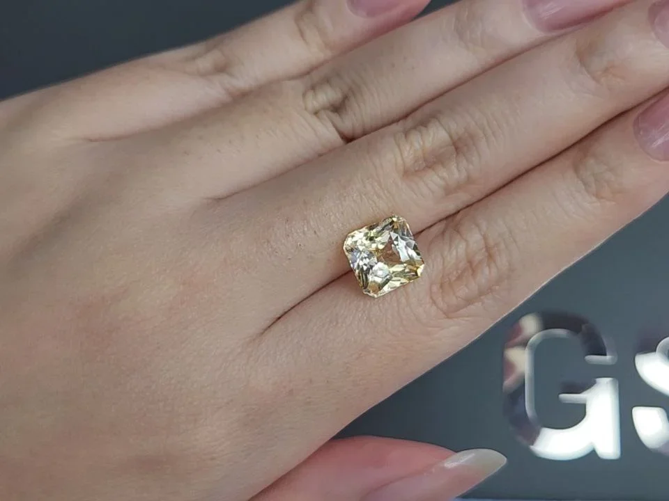 Unheated Pastel Yellow sapphire in cut radiant 5.08 carats, Sri Lanka Image №2