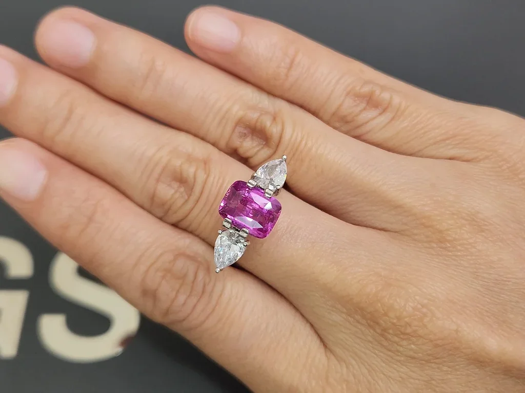 Unheated Vivid Pink sapphire in cushion cut 3.54 carats, Sri Lanka  Image №5