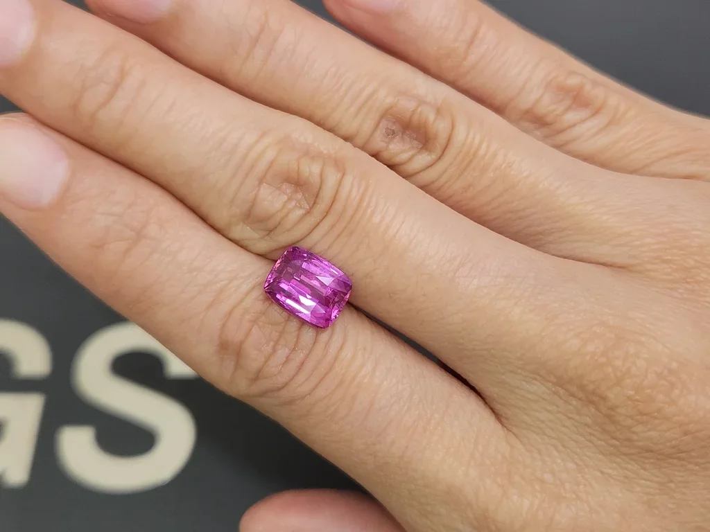 Unheated Vivid Pink sapphire in cushion cut 3.54 carats, Sri Lanka  Image №2