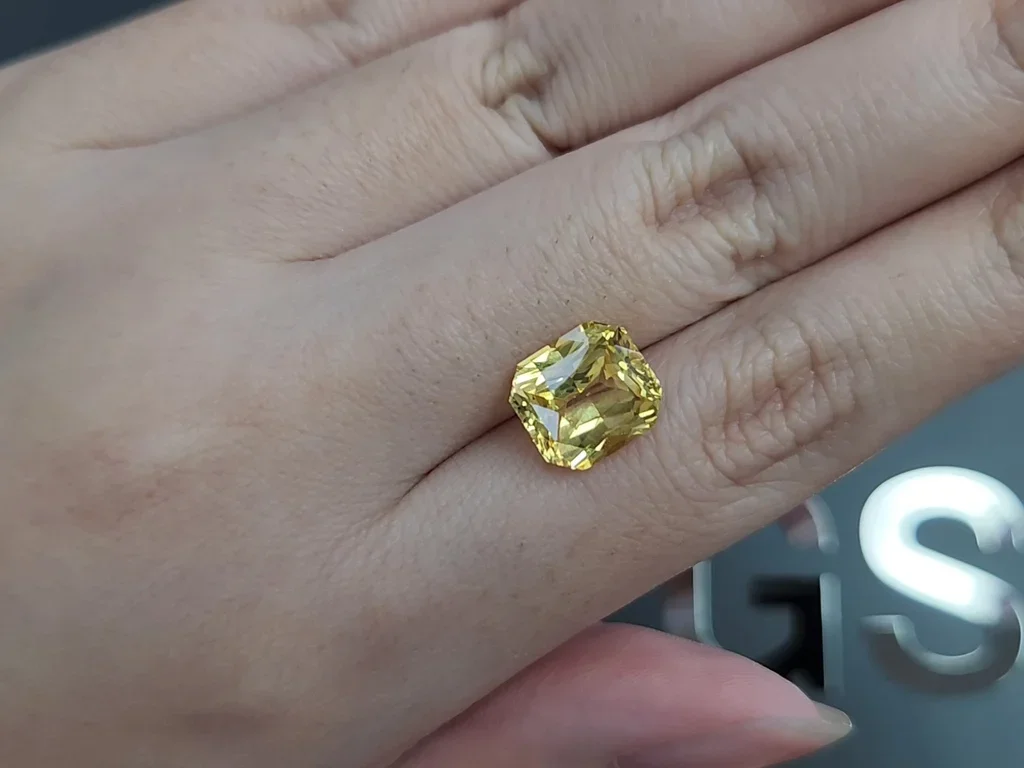 Unheated Intense Yellow sapphire in radiant cut 5.02 carats, Sri Lanka Image №2
