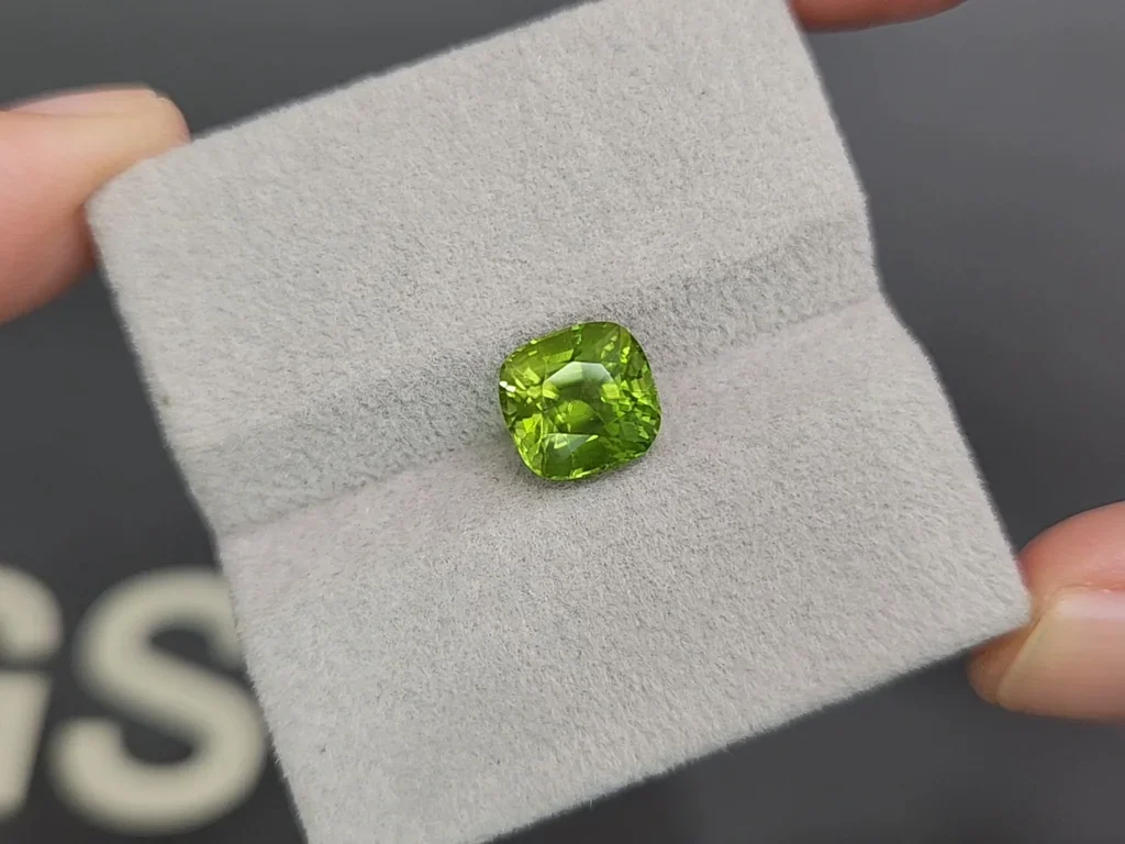 Peridot сushion сut  3.30 carats, Burma  Image №4