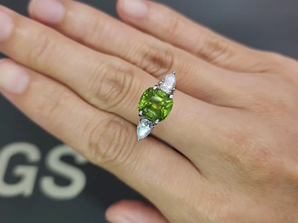 Peridot сushion сut  3.30 carats, Burma  Image №5