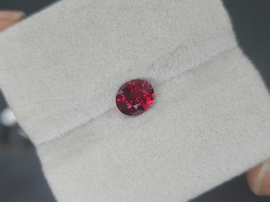 Ruby Pigeons Blood oval cut 1.23 carats, Mozambique Image №4