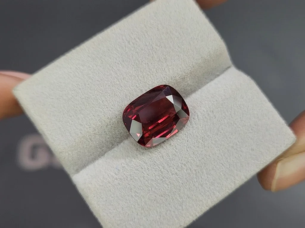 Spinel Vivid Red cushion cut  7.92 carats, Vietnam Image №4