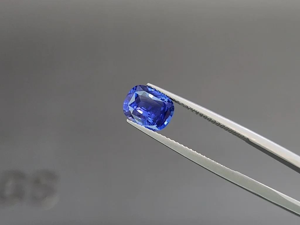 Unheated Royal Blue sapphire in cushion cut 2.52 carats, Sri Lanka Image №3