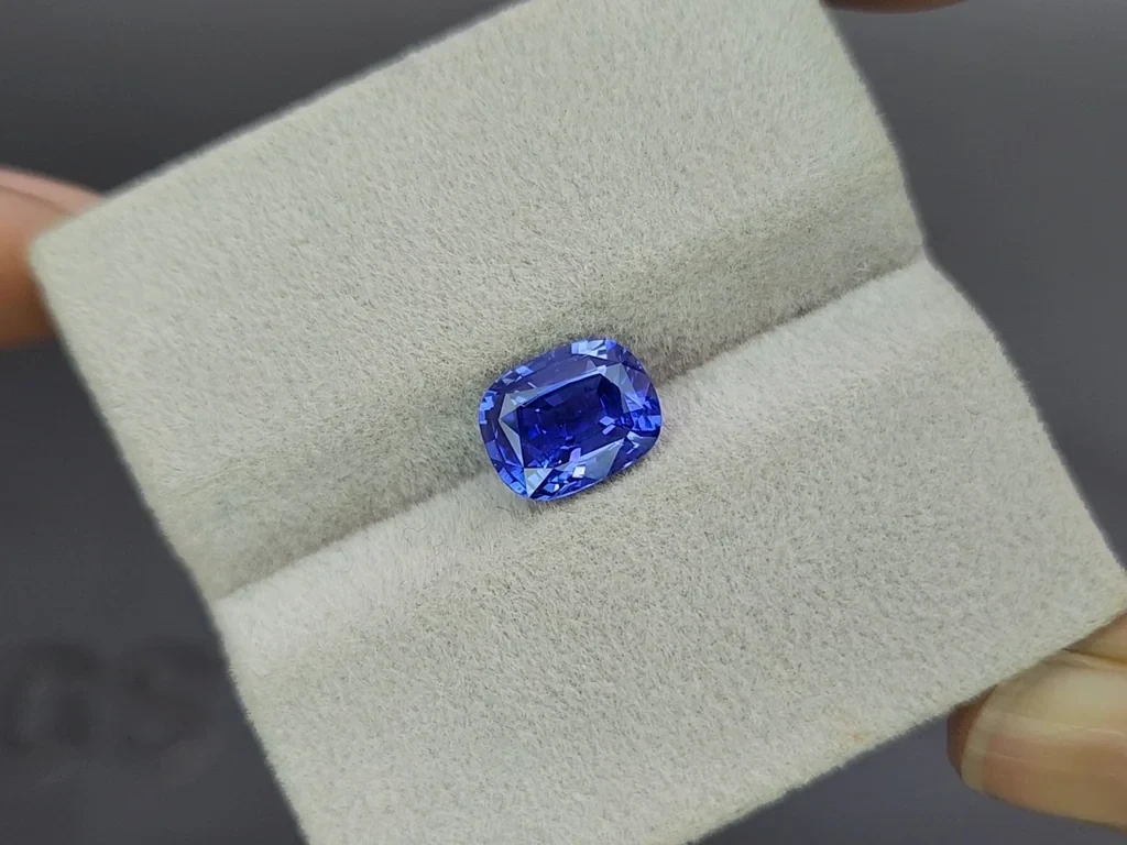 Unheated Royal Blue sapphire in cushion cut 2.52 carats, Sri Lanka Image №4