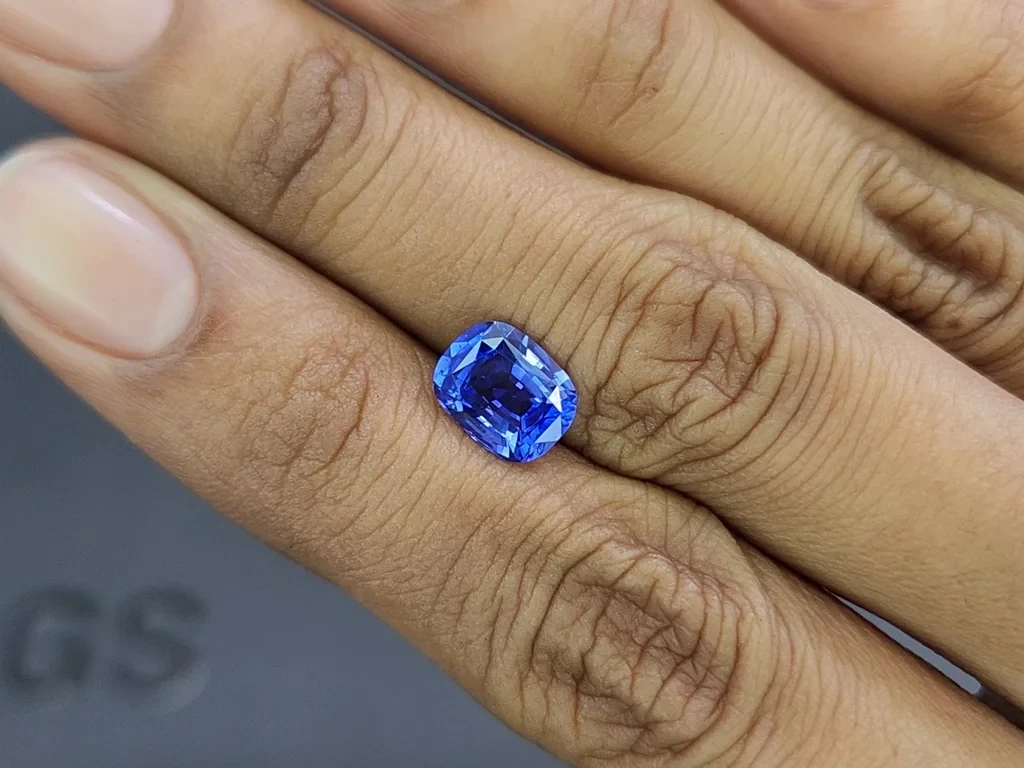 Unheated Royal Blue sapphire in cushion cut 2.52 carats, Sri Lanka Image №2