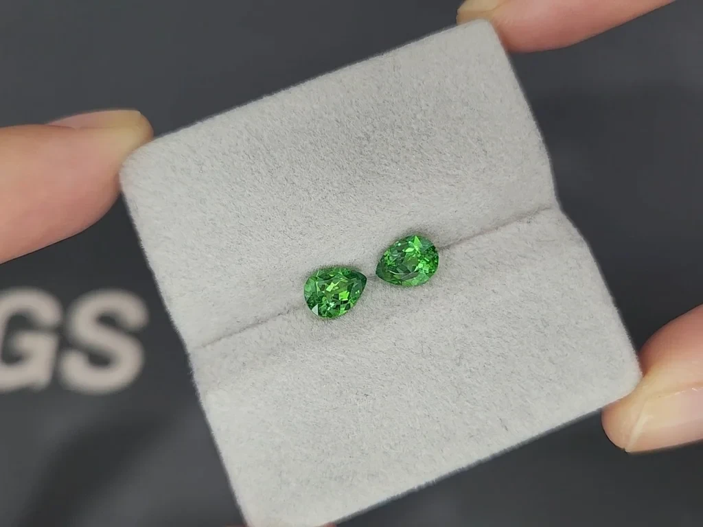 Pair of tsavorites Vivid Green pear cut 1.57 carats, Tanzania  Image №4