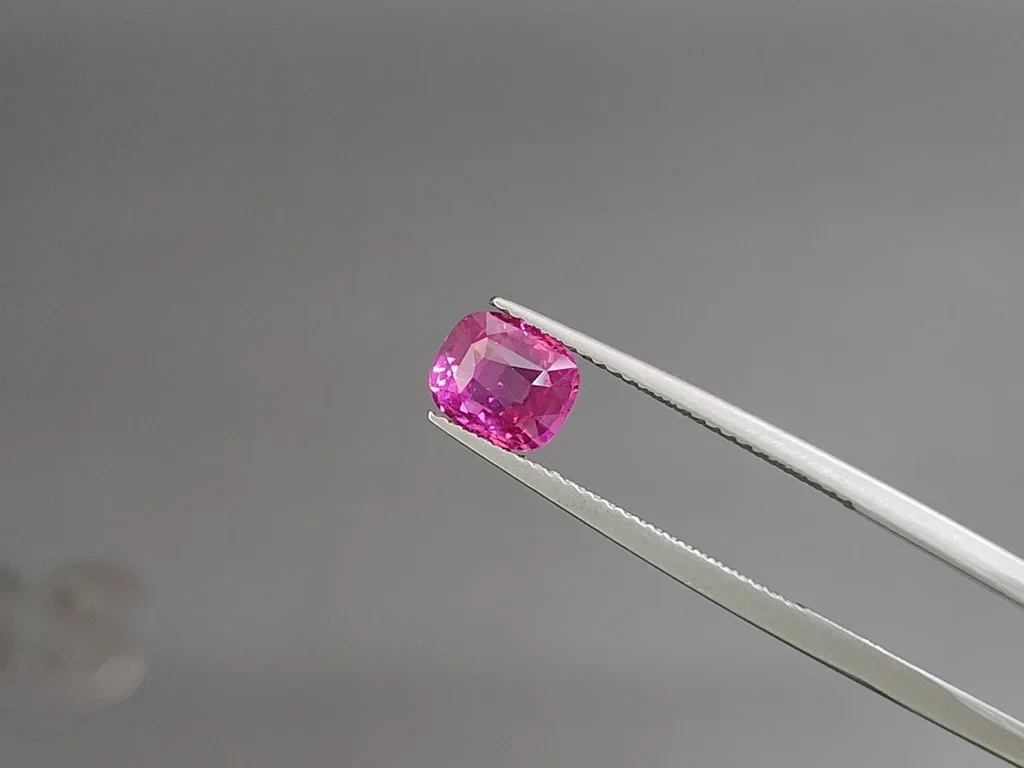 Unheated sapphire Hot Pink cushion cut 2.02 carats, Sri Lanka  Image №3