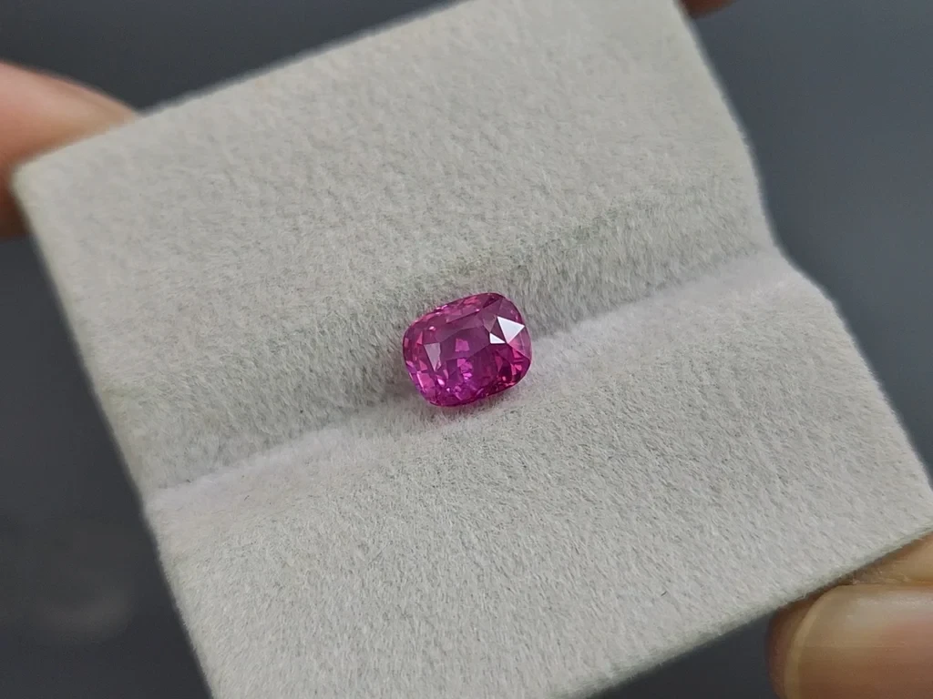 Unheated sapphire Hot Pink cushion cut 2.02 carats, Sri Lanka  Image №4