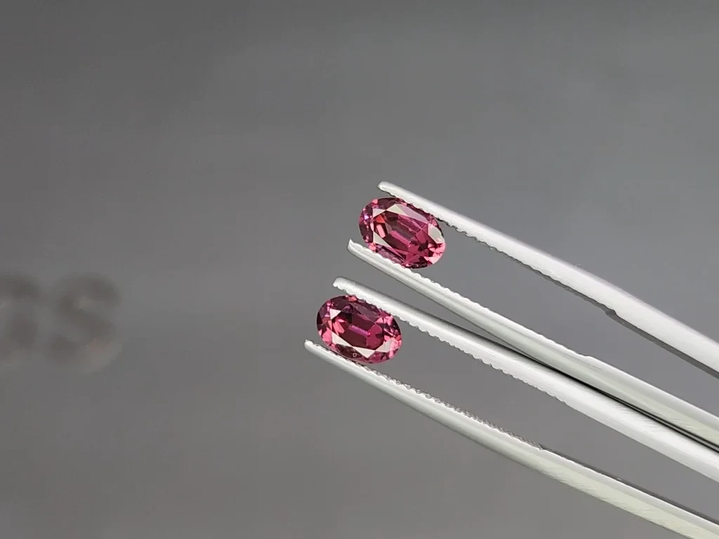 Pair of rhodolite garnets oval cut 1.99 carats, Madagascar Image №3