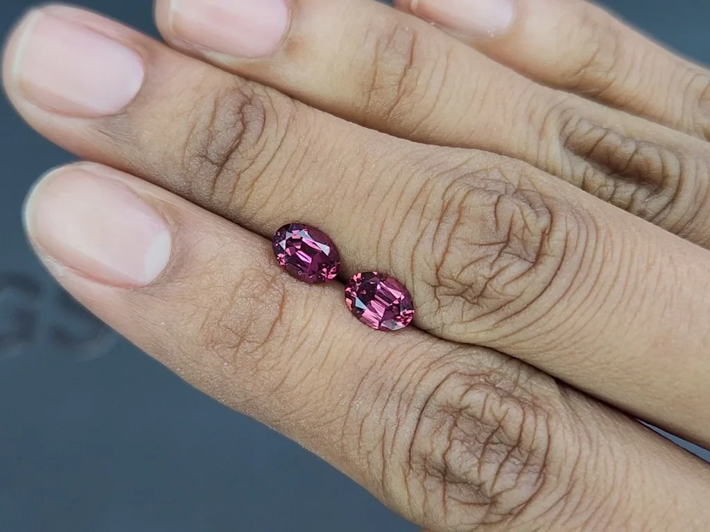 Pair of rhodolite garnets oval cut 1.99 carats, Madagascar Image №2