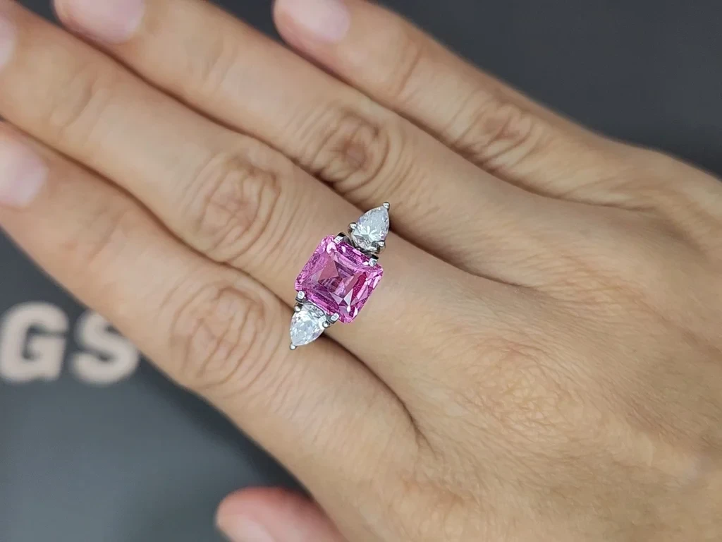 Unheated pink sapphire cushion  cut 4.12 carats, Sri Lanka Image №5